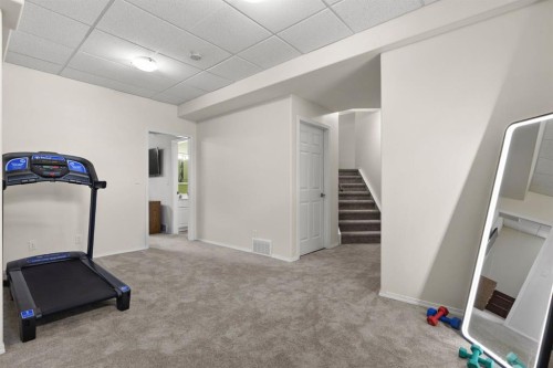 38 Simcoe Crescent Sw, Calgary, AB - Indoor Photo Showing Gym Room