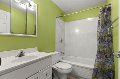 38 Simcoe Crescent Sw, Calgary, AB - Indoor Photo Showing Bathroom