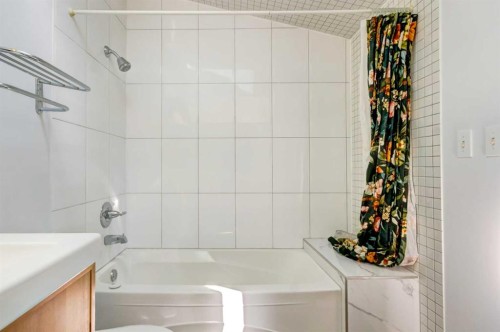 3-1921 5 Street Sw, Calgary, AB - Indoor Photo Showing Bathroom