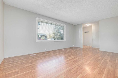 99 Mardale Crescent Ne, Calgary, AB - Indoor Photo Showing Other Room