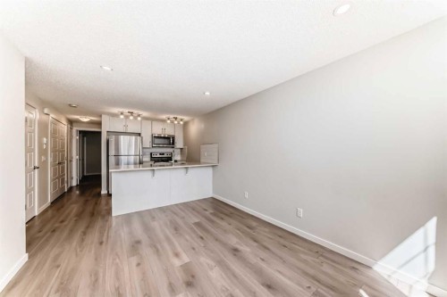 109 Cranbrook Square Se, Calgary, AB - Indoor
