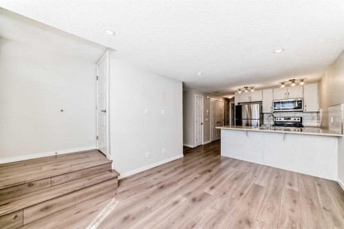 109 Cranbrook Square Se, Calgary, AB - Indoor Photo Showing Kitchen