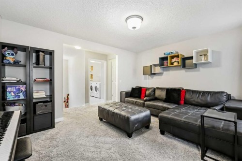 154 Masters Point Se, Calgary, AB - Indoor Photo Showing Living Room