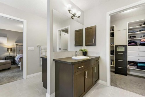 154 Masters Point Se, Calgary, AB - Indoor Photo Showing Bathroom