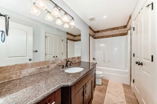 38 Aspen Meadows Park Sw, Calgary, AB - Indoor Photo Showing Bathroom
