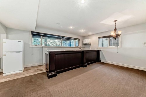 38 Aspen Meadows Park Sw, Calgary, AB - Indoor Photo Showing Kitchen