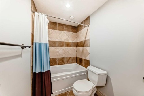 38 Aspen Meadows Park Sw, Calgary, AB - Indoor Photo Showing Bathroom