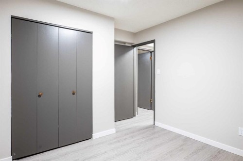 1121 37 Street Sw, Calgary, AB - Indoor Photo Showing Other Room