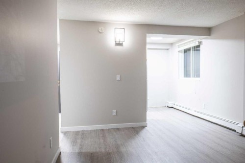 1121 37 Street Sw, Calgary, AB - Indoor Photo Showing Other Room