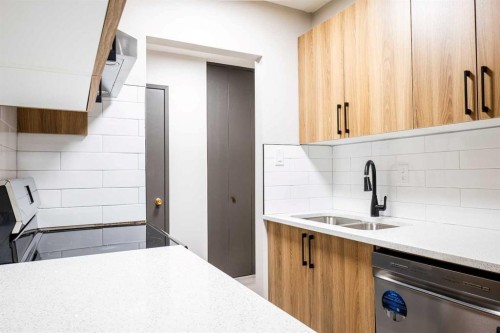 1121 37 Street Sw, Calgary, AB - Indoor Photo Showing Kitchen With Double Sink