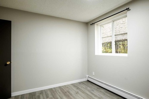 1121 37 Street Sw, Calgary, AB - Indoor Photo Showing Other Room