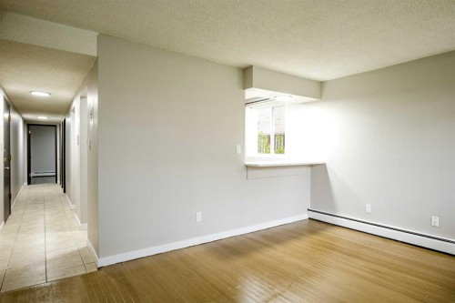 1121 37 Street Sw, Calgary, AB - Indoor Photo Showing Other Room