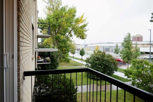 1121 37 Street Sw, Calgary, AB - Outdoor