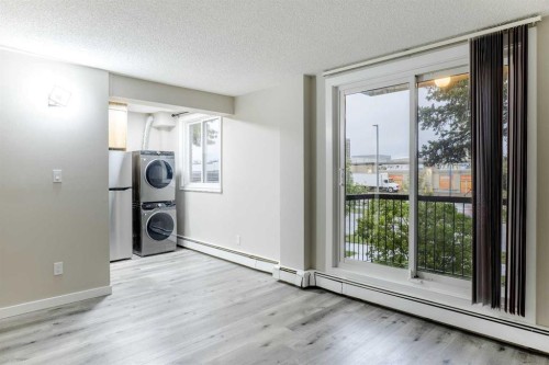 1121 37 Street Sw, Calgary, AB - Indoor