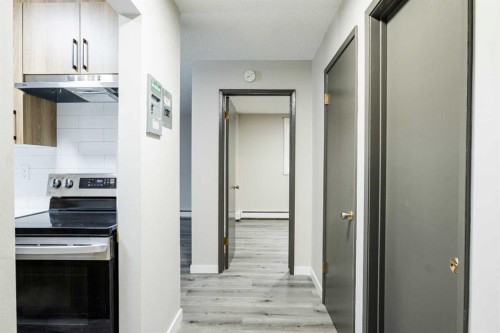 1121 37 Street Sw, Calgary, AB - Indoor