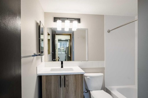 1121 37 Street Sw, Calgary, AB - Indoor Photo Showing Bathroom