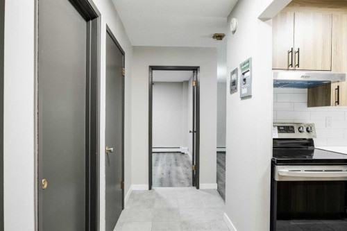 1121 37 Street Sw, Calgary, AB - Indoor