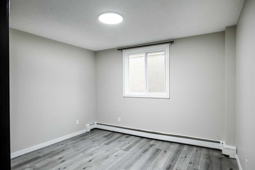 1121 37 Street Sw, Calgary, AB - Indoor Photo Showing Other Room