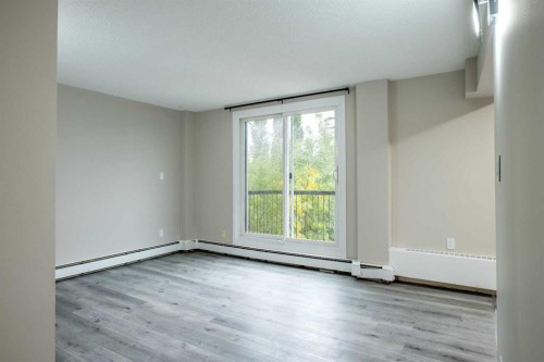 1121 37 Street Sw, Calgary, AB - Indoor Photo Showing Other Room