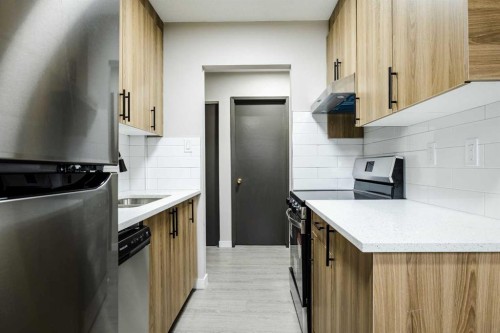 1121 37 Street Sw, Calgary, AB - Indoor Photo Showing Kitchen