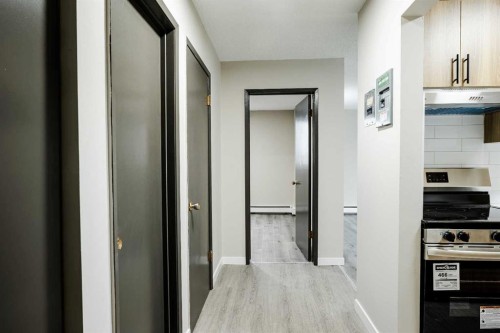 1121 37 Street Sw, Calgary, AB - Indoor