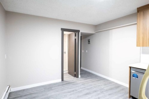 1121 37 Street Sw, Calgary, AB - Indoor Photo Showing Other Room