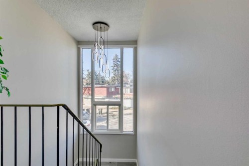 1121 37 Street Sw, Calgary, AB - Indoor Photo Showing Other Room