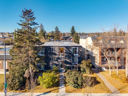 1121 37 Street Sw, Calgary, AB - Outdoor