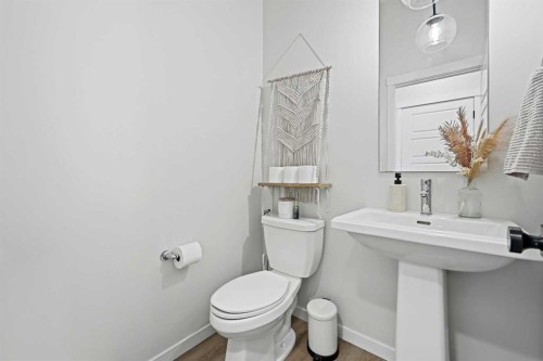 511 Wolf Creek Way Se, Calgary, AB - Indoor Photo Showing Bathroom