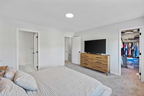 511 Wolf Creek Way Se, Calgary, AB - Indoor Photo Showing Bedroom