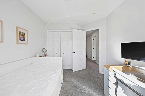 511 Wolf Creek Way Se, Calgary, AB - Indoor Photo Showing Bedroom