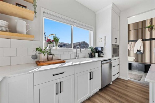 511 Wolf Creek Way Se, Calgary, AB - Indoor Photo Showing Kitchen