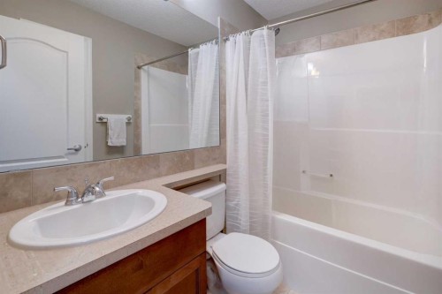 136 Evansborough Way Nw, Calgary, AB - Indoor Photo Showing Bathroom