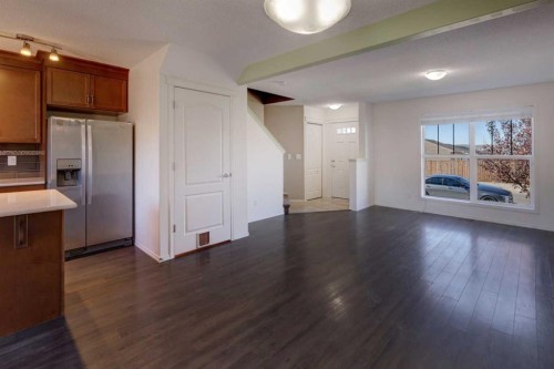 136 Evansborough Way Nw, Calgary, AB - Indoor Photo Showing Kitchen
