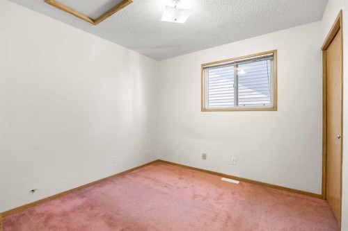 51 Macewan Park Rise Nw, Calgary, AB - Indoor Photo Showing Other Room