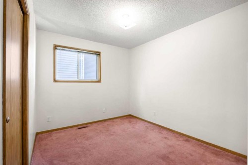 51 Macewan Park Rise Nw, Calgary, AB - Indoor Photo Showing Other Room