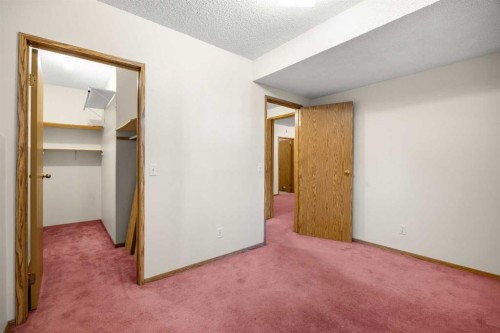 51 Macewan Park Rise Nw, Calgary, AB - Indoor Photo Showing Other Room
