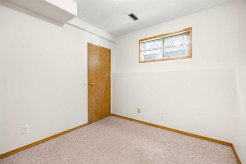 51 Macewan Park Rise Nw, Calgary, AB - Indoor Photo Showing Other Room