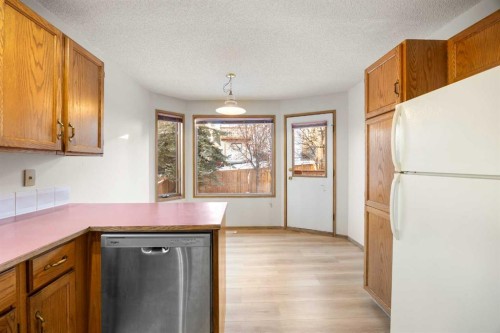 51 Macewan Park Rise Nw, Calgary, AB - Indoor Photo Showing Kitchen