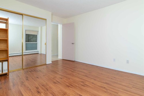 523-860 Midridge Drive Se, Calgary, AB - Indoor Photo Showing Other Room