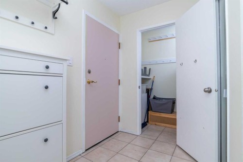 523-860 Midridge Drive Se, Calgary, AB - Indoor Photo Showing Other Room