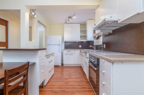 523-860 Midridge Drive Se, Calgary, AB - Indoor Photo Showing Kitchen