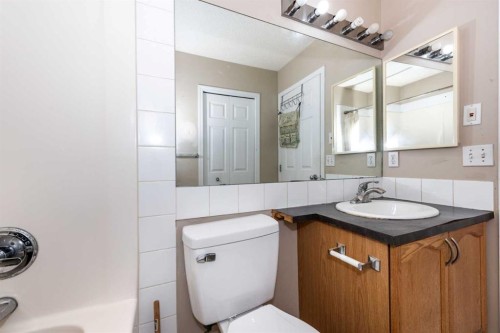 171 Tarawood Road Ne, Calgary, AB - Indoor Photo Showing Bathroom
