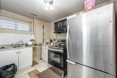 171 Tarawood Road Ne, Calgary, AB - Indoor Photo Showing Kitchen With Double Sink