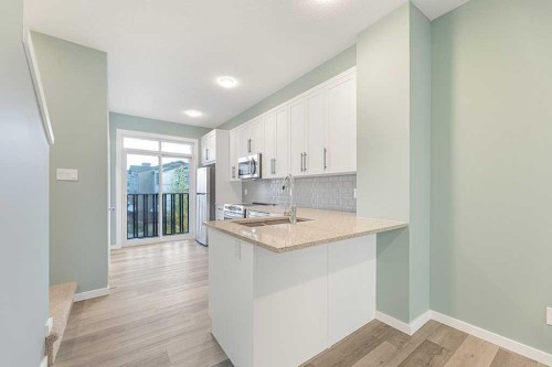 25 Spring Willow Close Sw, Calgary, AB - Indoor Photo Showing Kitchen