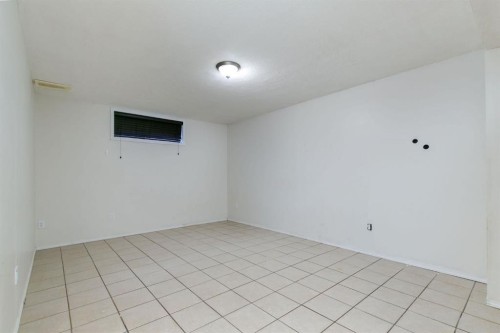 186 Copperfield Close Se, Calgary, AB - Indoor Photo Showing Other Room