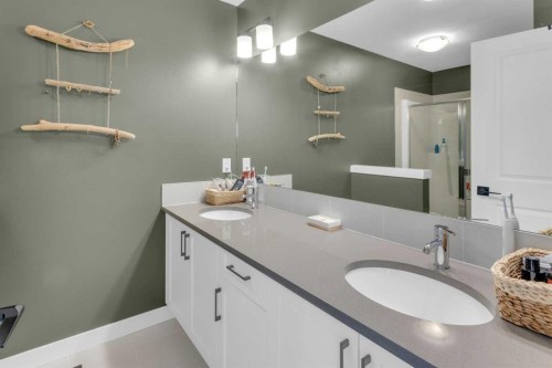 374 Sundown Road, Cochrane, AB - Indoor Photo Showing Bathroom