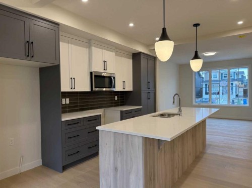 334 Sundown Road, Cochrane, AB - Indoor Photo Showing Kitchen With Upgraded Kitchen