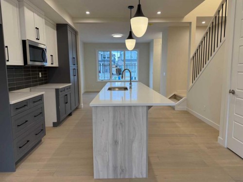 334 Sundown Road, Cochrane, AB - Indoor Photo Showing Kitchen With Upgraded Kitchen