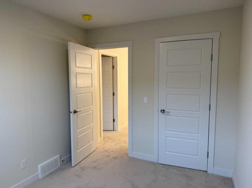 334 Sundown Road, Cochrane, AB - Indoor Photo Showing Other Room